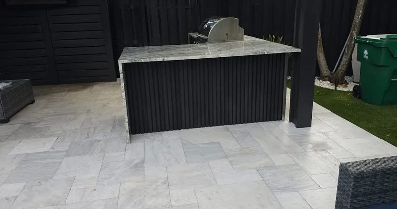 Outdoor kitchen with stone island in Hollywood FL